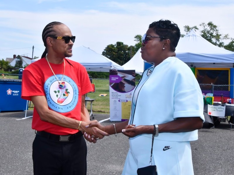 Wanda Durant speaks with Pastor John McCain of the 21st Century Church of Christ. McCain gave the prayer of the day and gave thanks for the blessed weather of the afternoon. (Robert R. Roberts/The Washington Informer)